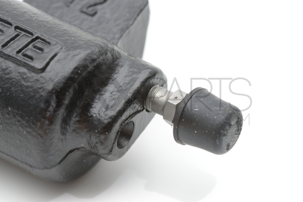 Clutch slave cylinder