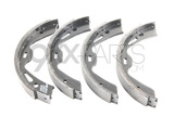 1 set: brake shoes with
linings